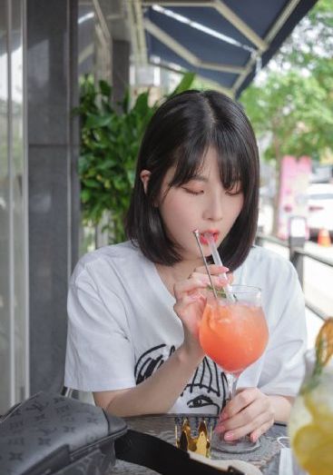 KTV被客人扒开双腿猛进小说_剧情片BD在线观看